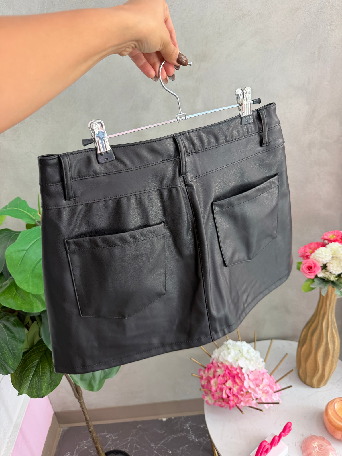 Leather skirt (pant debajo)