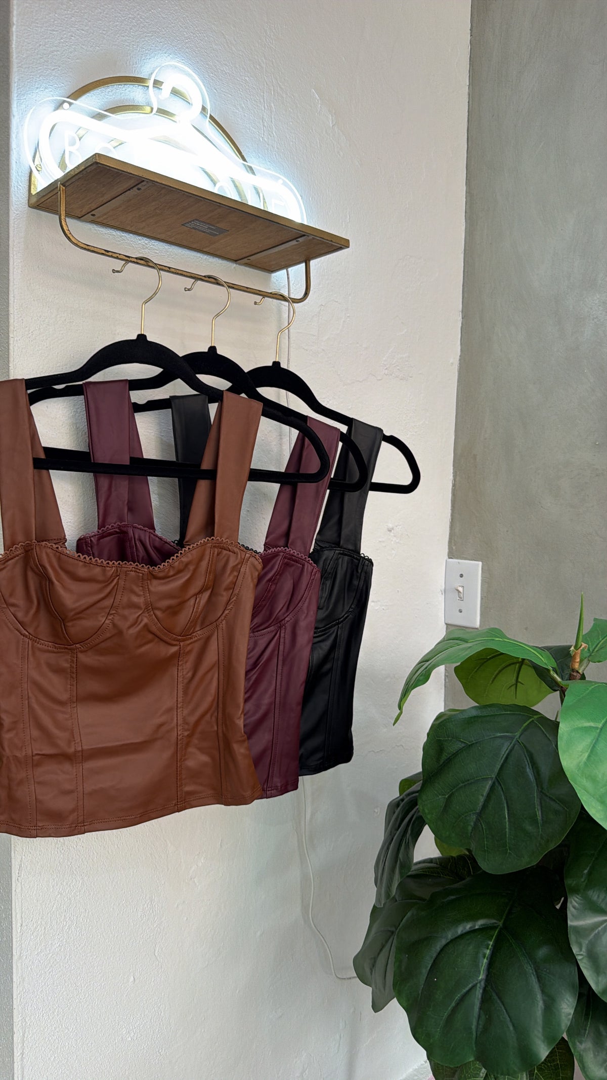Basic leather top