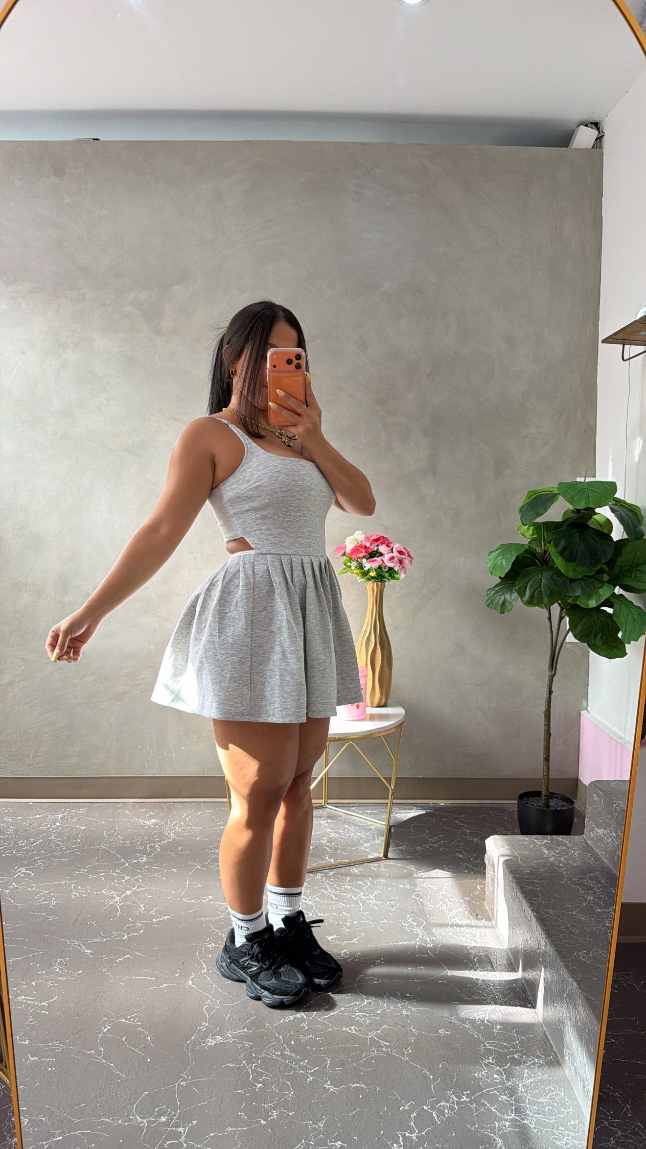Gray sporty dress(pant debajo)