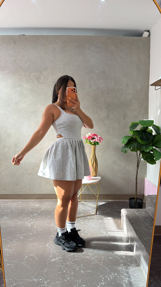Gray sporty dress(pant debajo)