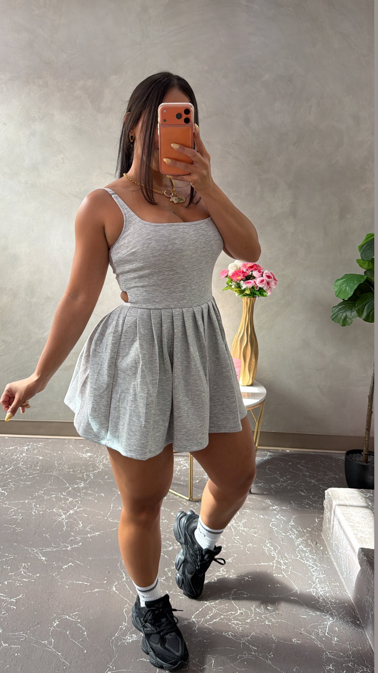 Gray sporty dress(pant debajo)